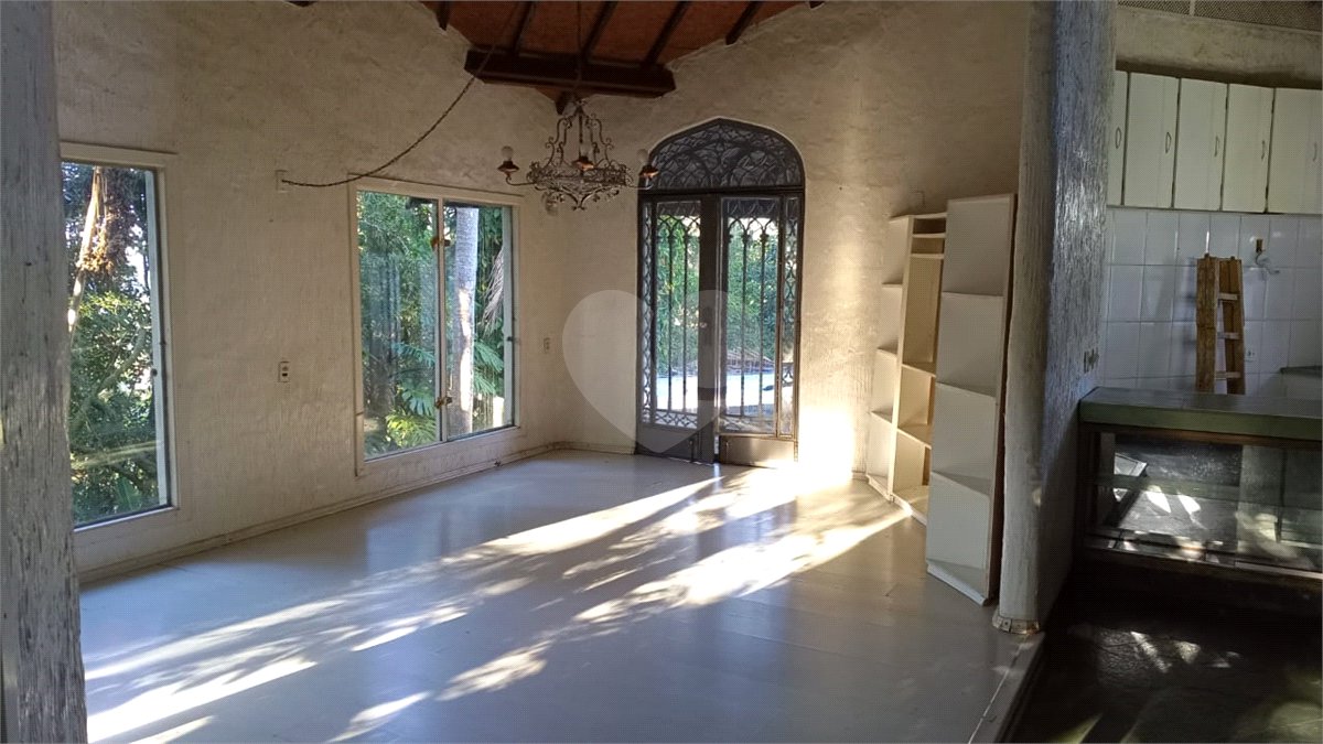 Casa à venda com 3 quartos, sendo 2 suítes, no condomínio Gleba II, Mairiporã - SP