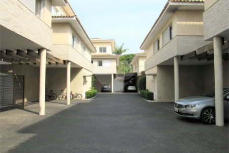 Casa à venda com 4 suítes no condomínio Dolce Villa, São Paulo - SP