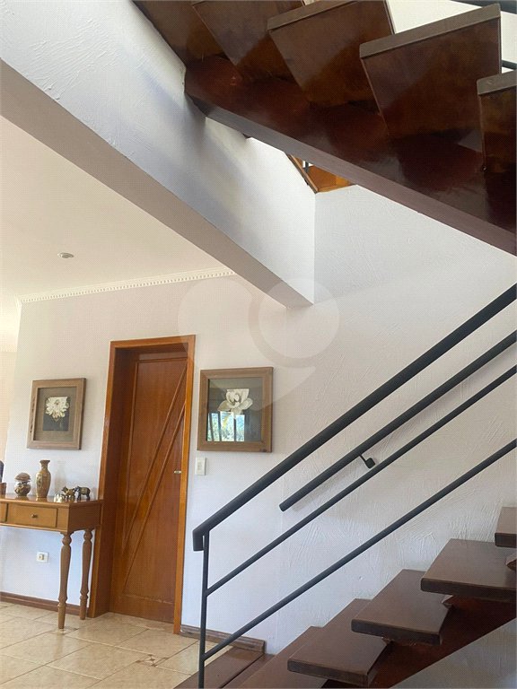 Casa à venda com 5 quartos, sendo 4 suítes, no condomínio Lago do Imperador, Mairiporã - SP