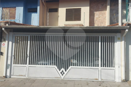 Sobrado à venda com 3 quartos, sendo 1 suíte,  em Vila Lavínia, Mogi das Cruzes, SP