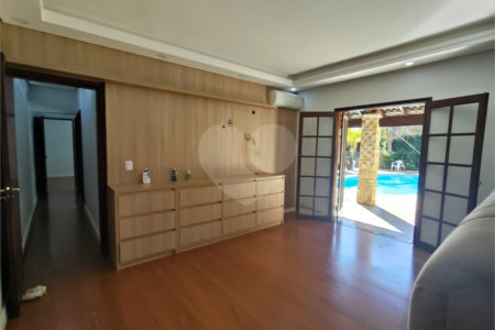 Casa Térrea à venda com 4 quartos, sendo 1 suíte, em Vila Mazzei, Itapetininga, SP