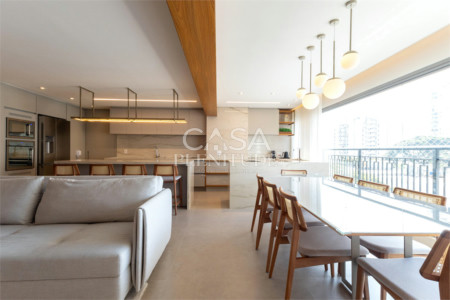 Apartamento à venda com 3 suítes em Moema, São Paulo, SP