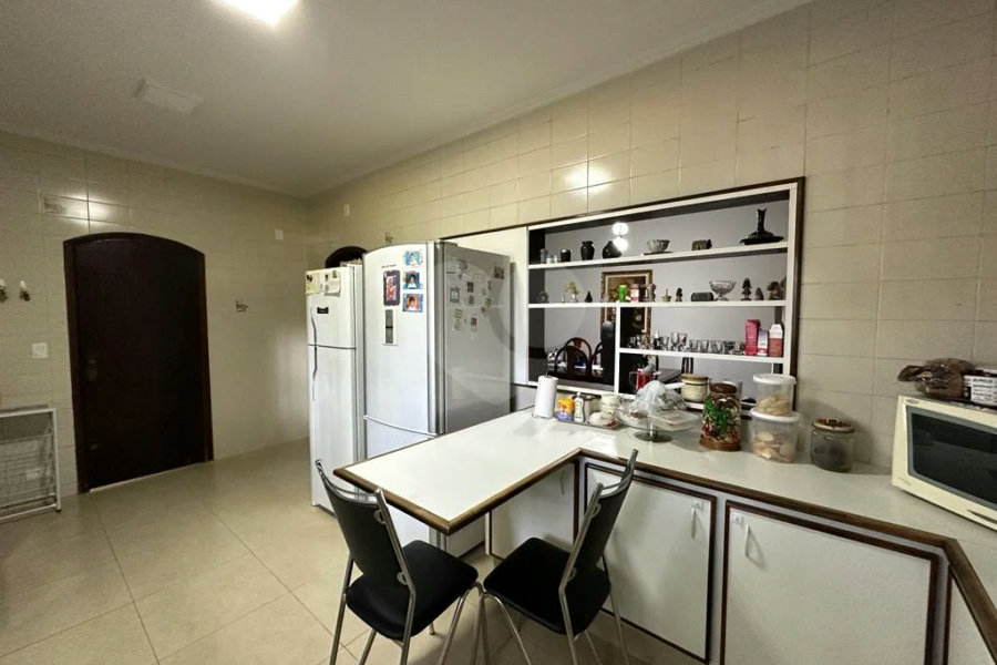 Casa assobradada à venda no bairro Nova Piracicaba, em Piracicaba/SP.