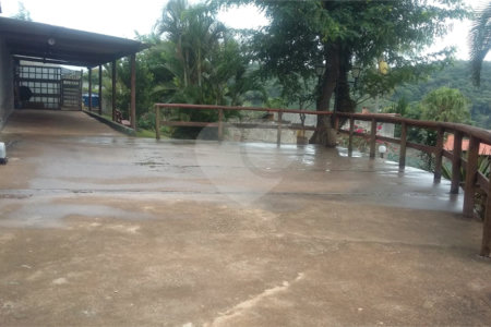 Casa à venda com 6 quartos, sendo 4 suítes, no condomínio Recanto dos Palmares, Atibaia - SP