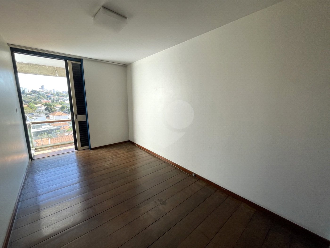 Casa à venda com 4 quartos, sendo 1 suíte,  em Pacaembu, São Paulo, SP