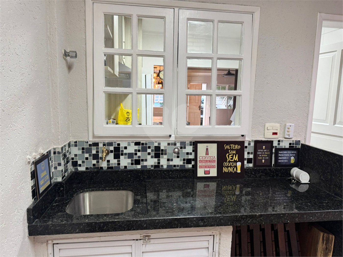 Casa à venda com 3 quartos, sendo 1 suíte, no condomínio Vilage Palmas, São Paulo - SP