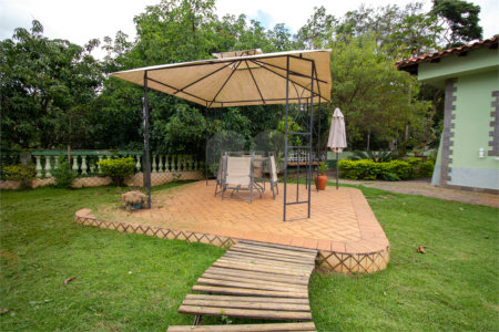 Casa à venda ou para alugar com 5 quartos, sendo 2 suítes, no condomínio Restinga Verde, São Roque - SP