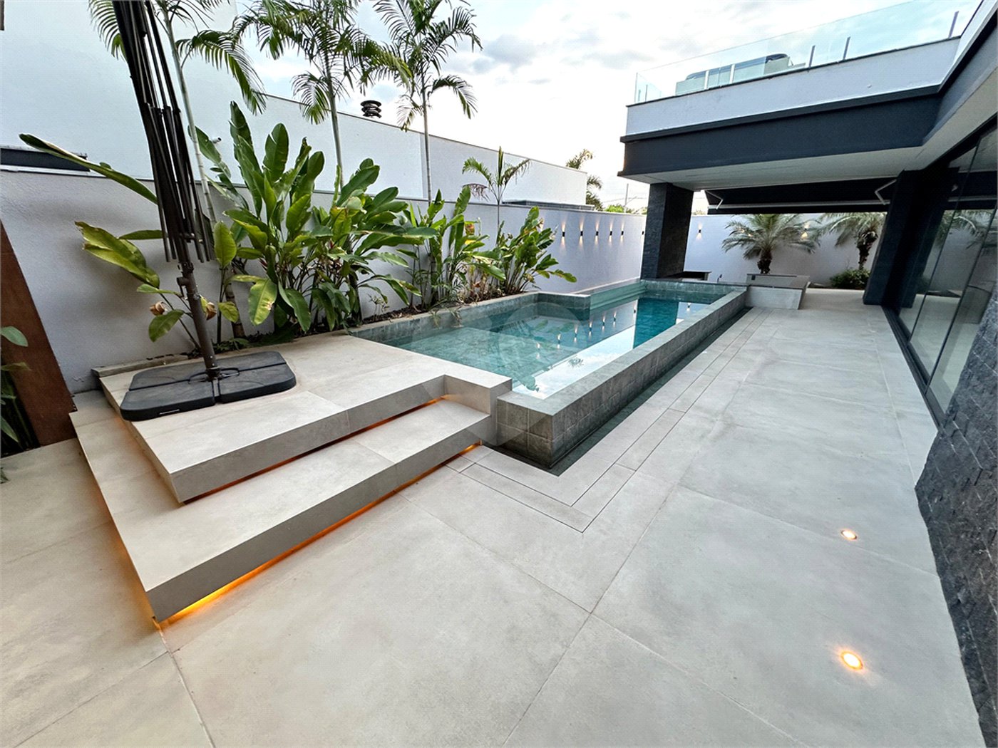 Casa à venda com 3 suítes no condomínio Residencial Florais Itália, Cuiabá - MT