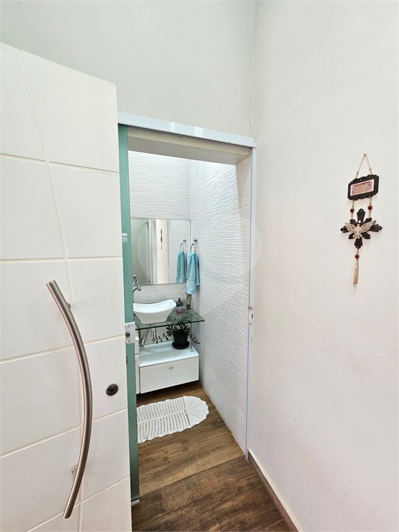 Casa à venda com 4 quartos, sendo 1 suíte,  no condomínio Jardim Shangri-lá, Atibaia - SP