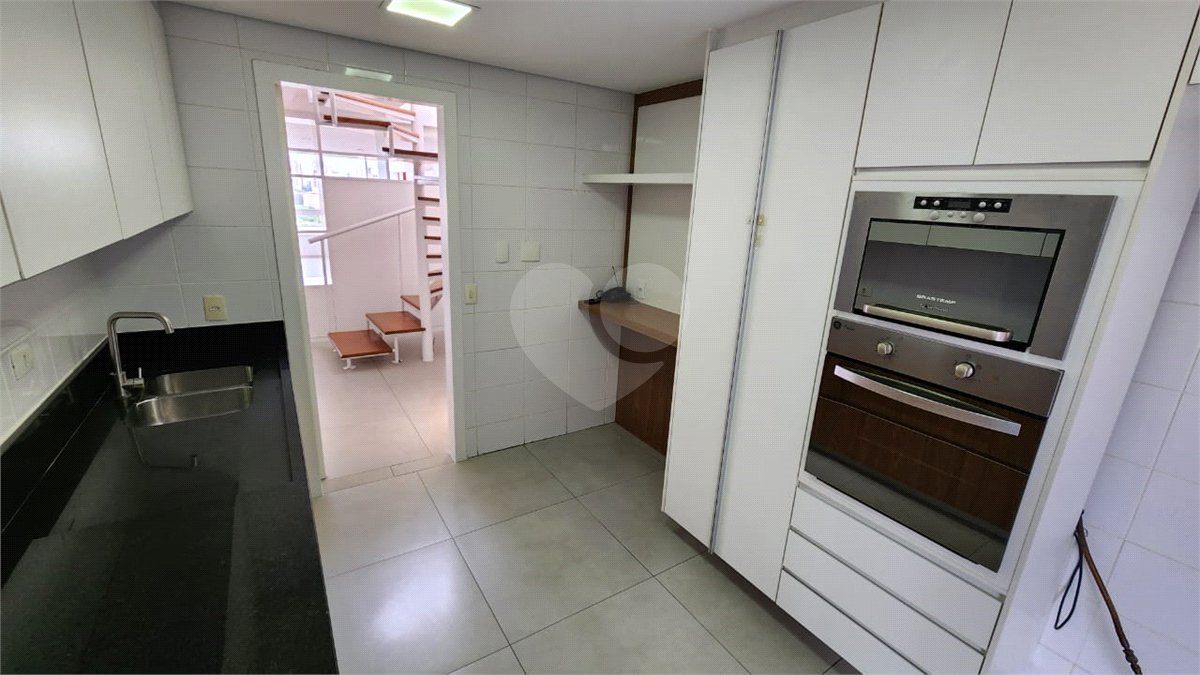 Apartamento à venda com 3 quartos, sendo 2 suítes,  em Paraíso do Morumbi, São Paulo, SP