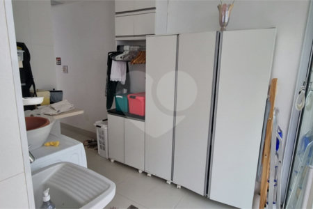 Casa à venda com 5 quartos, sendo 2 suítes, no condomínio Swiss Park, São Bernardo do Campo - SP