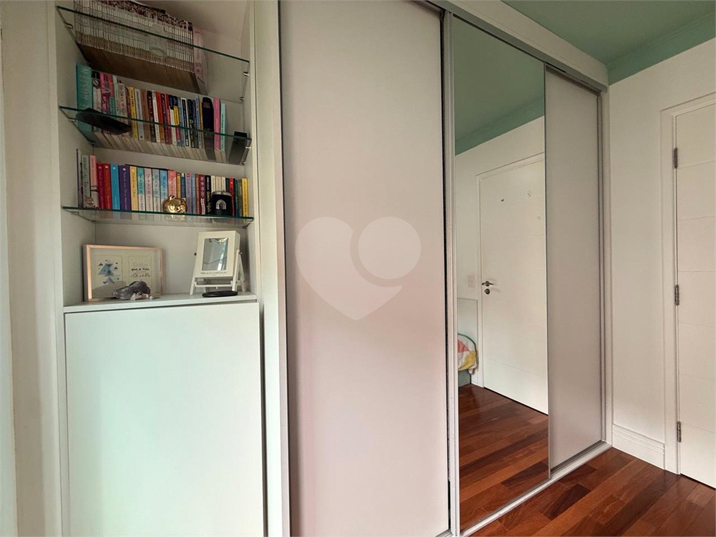Casa à venda com 4 quartos, sendo 2 suítes, no condomínio Florada da Serra, São Paulo - SP