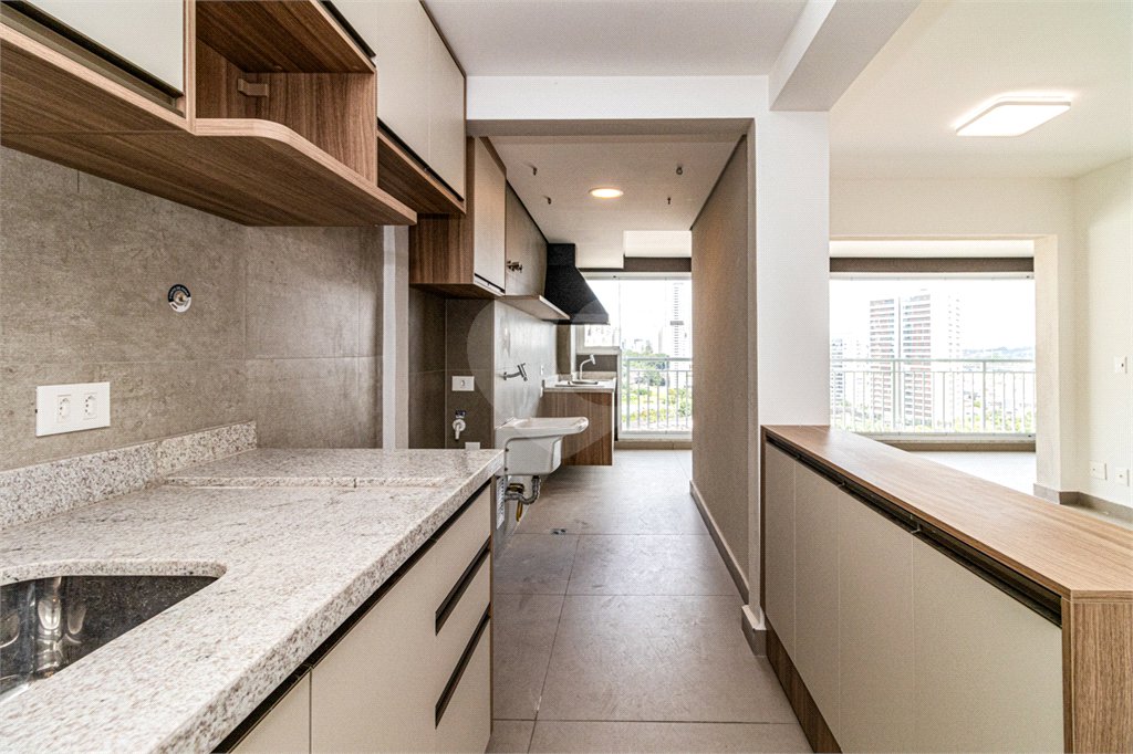 Apartamento à venda com 3 quartos, sendo 1 suíte,  em Vila Anastácio, São Paulo, SP