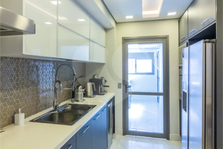 Apartamento à venda com 3 suítes em Vila Gumercindo, São Paulo, SP