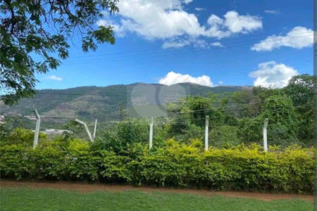 Sobrado à venda com 3 quartos, sendo 1 suíte, em Jardim Maristela, Atibaia, SP
