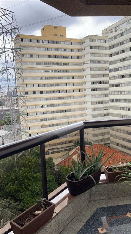 Apartamento com terraço 385m² 03 dormitórios sendo 2 suítes 5 vagas..Estuda Permuta.