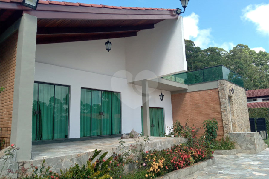 Sobrado à venda ou para alugar com 4 quartos, sendo 2 suítes, em Serra da Cantareira, Mairiporã, SP