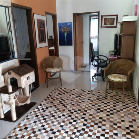 Casa à venda com 4 quartos, sendo 1 suíte, no condomínio Clube da Montanha, Atibaia - SP