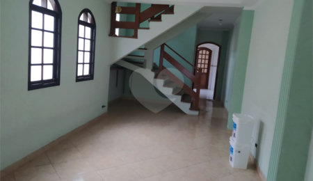 Sobrado à venda com 3 quartos, sendo 1 suíte,  em Vila Urupês, Suzano, SP