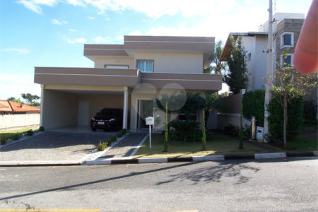 Casa à venda com 3 suítes no condomínio Residencial Recanto dos Paturis, Vinhedo - SP