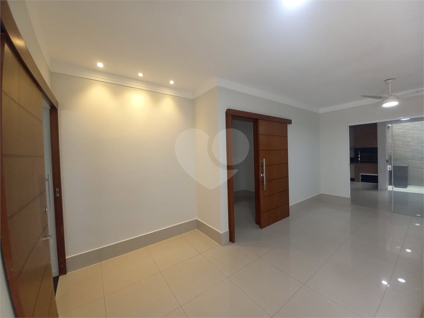 Casa à venda com 3 quartos, sendo 1 suíte, no condomínio Terra Nova, Várzea Grande - MT