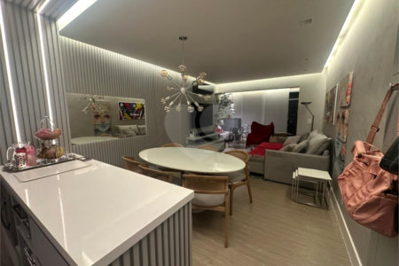 Apartamento à venda com 3 quartos, sendo 2 suítes, em Santo Amaro, São Paulo, SP