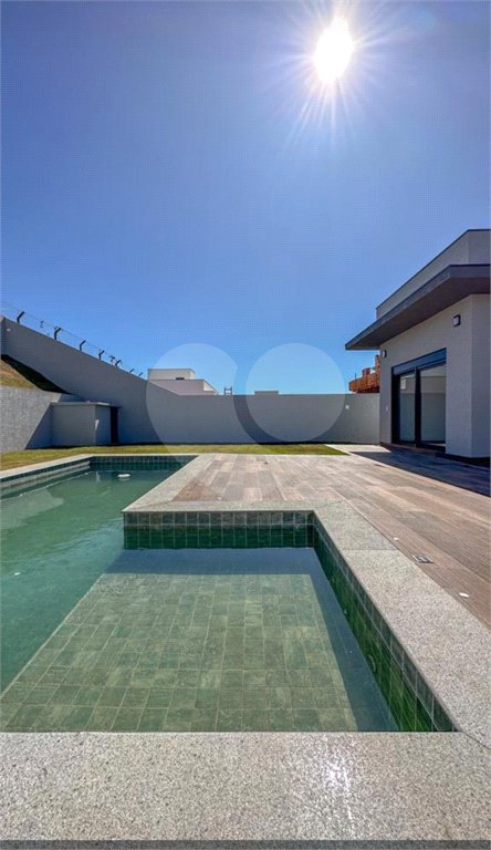 Casa à venda com 3 suítes no condomínio Shamballa 3, Atibaia - SP