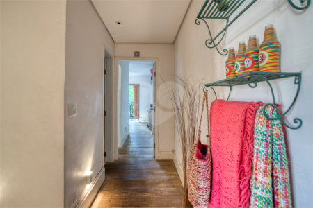 Casa à venda com 4 quartos, sendo 2 suítes, em Alto da Boa Vista, São Paulo, SP