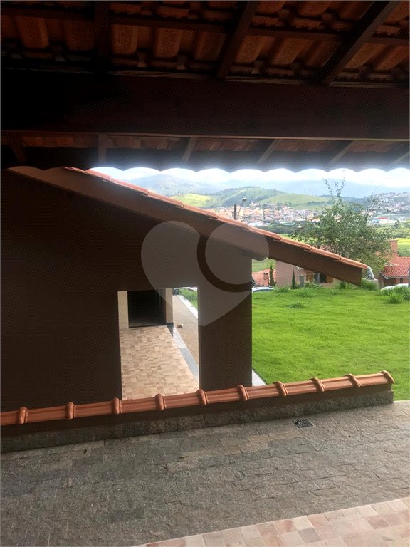 Casa à venda com 3 quartos, sendo 1 suíte,  no condomínio Marf II, Bom Jesus dos Perdões - SP