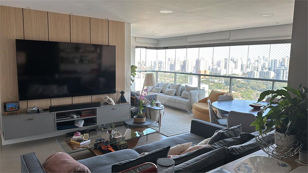 Apartamento à venda ou para alugar com 2 suítes em Vila Olímpia, São Paulo, SP