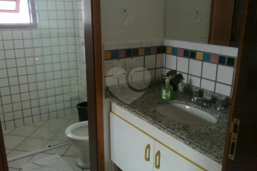 Sobrado à venda com 5 suítes em Enseada, Bertioga, SP