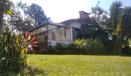Casa à venda com 5 quartos, sendo 3 suítes,  no condomínio Alpes da Cantareira, Mairiporã - SP