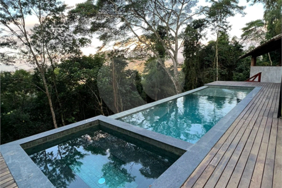 Casa à venda com 3 quartos, sendo 1 suíte,  no condomínio Alpes da Cantareira, Mairiporã - SP