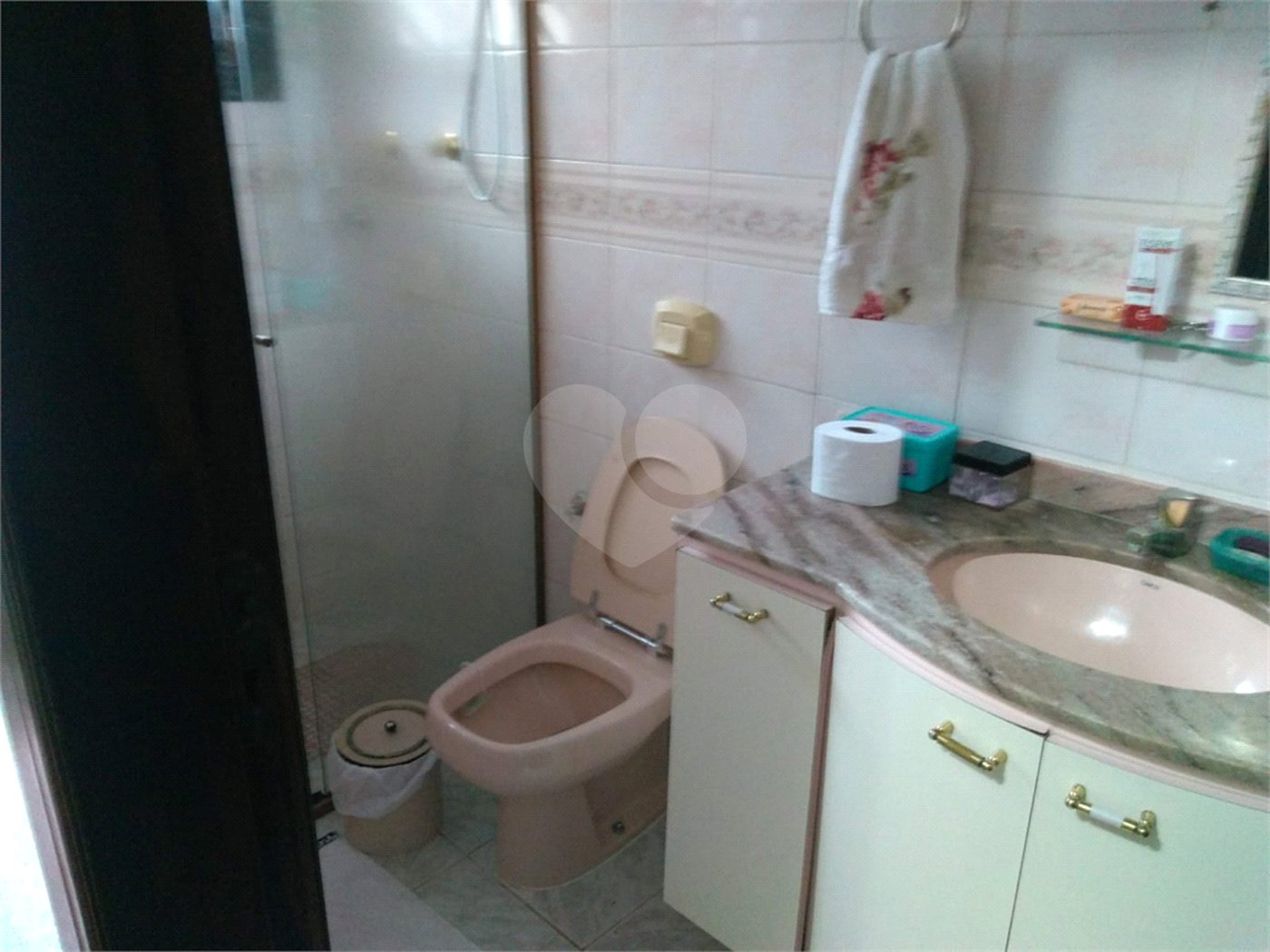 Casa à venda com 3 quartos, sendo 2 suítes,  em Vila Suissa, Mogi das Cruzes, SP