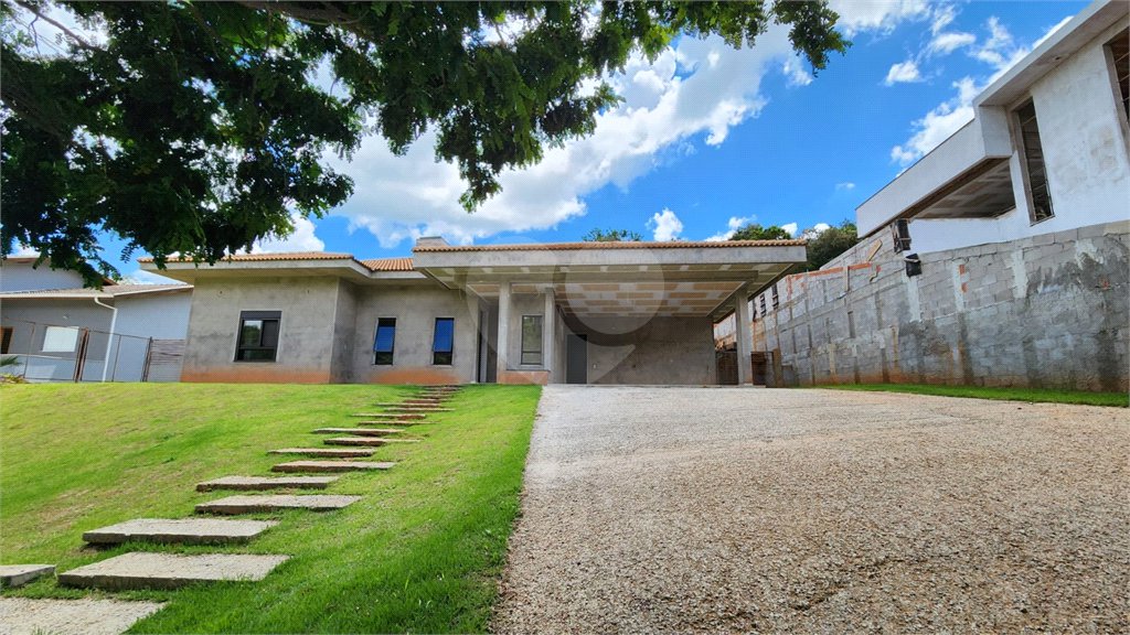 Casa à venda com 3 suítes no condomínio Residencial Jardim Primavera, Louveira - SP