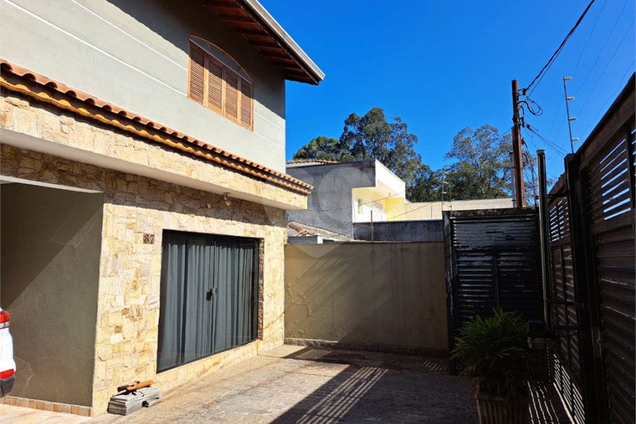 Sobrado à venda com 4 quartos, sendo 2 suítes, em Jaraguá, São Paulo, SP