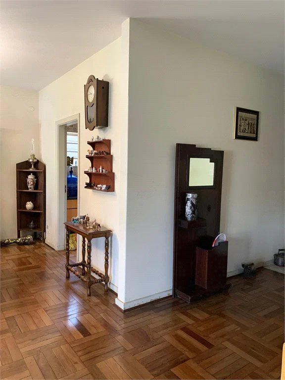 Casa à venda com 4 quartos, sendo 1 suíte, em Caxingui, São Paulo, SP