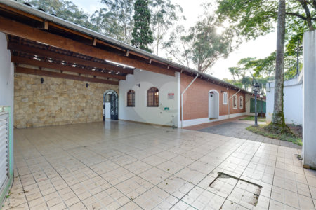 Casa Térrea à venda com 5 quartos, sendo 2 suítes, em Alto da Boa Vista, São Paulo, SP