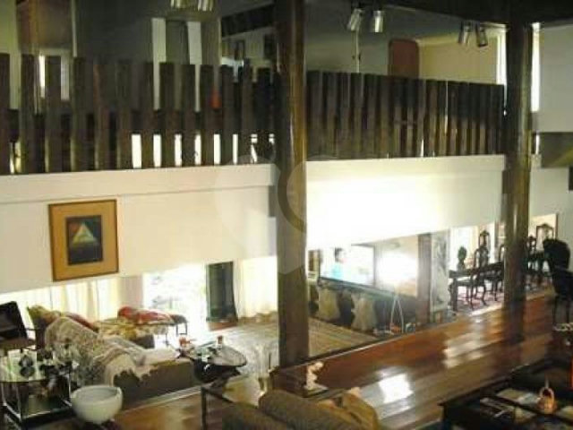 Sobrado à venda com 4 quartos, sendo 3 suítes,  em Alto da Boa Vista, São Paulo, SP