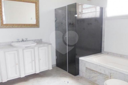 Casa à venda com 3 quartos, sendo 1 suíte, no condomínio Praça Pero Vaz de Caminha,260, São Paulo - SP