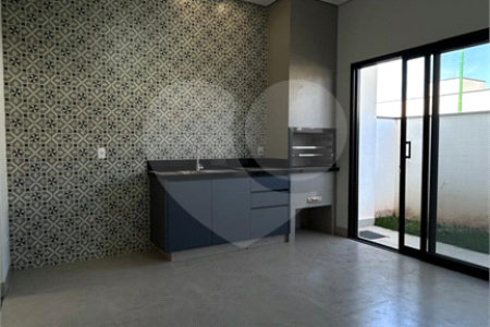 Casa à venda com 4 quartos, sendo 3 suítes, no condomínio Residencial Mont'alcino, Valinhos - SP