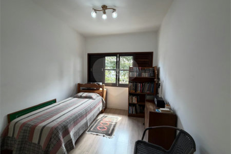 Casa à venda com 4 quartos, sendo 1 suíte, no condomínio Taquaral, São Paulo - SP
