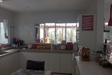 Casa à venda com 4 quartos, sendo 3 suítes, no condomínio Refúgio do Sauá I, Atibaia - SP