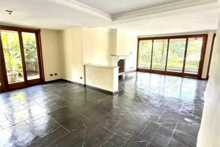 Sobrado à venda com 5 quartos, sendo 3 suítes, em Jardim Leonor, São Paulo, SP