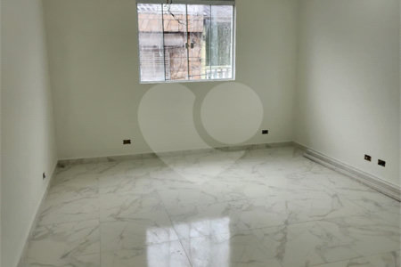 Sobrado à venda com 3 quartos, sendo 1 suíte,  em Parada Inglesa, São Paulo, SP