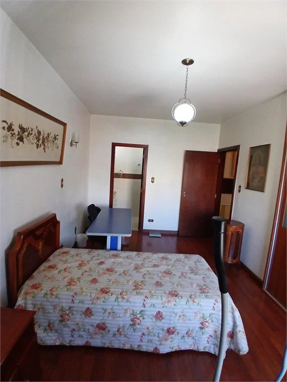 Sobrado à venda com 4 quartos, sendo 2 suítes,  em Jardim Leonor, São Paulo, SP