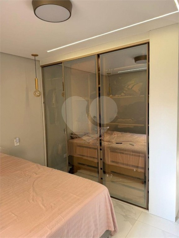 Apartamento com 03 dormitórios com 1 vaga de garagem.