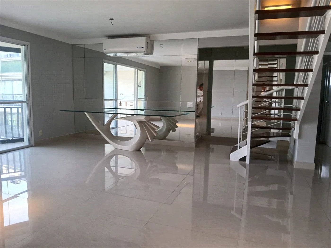 Cobertura à venda com 4 quartos, sendo 3 suítes,  em Cidade São Francisco, São Paulo, SP