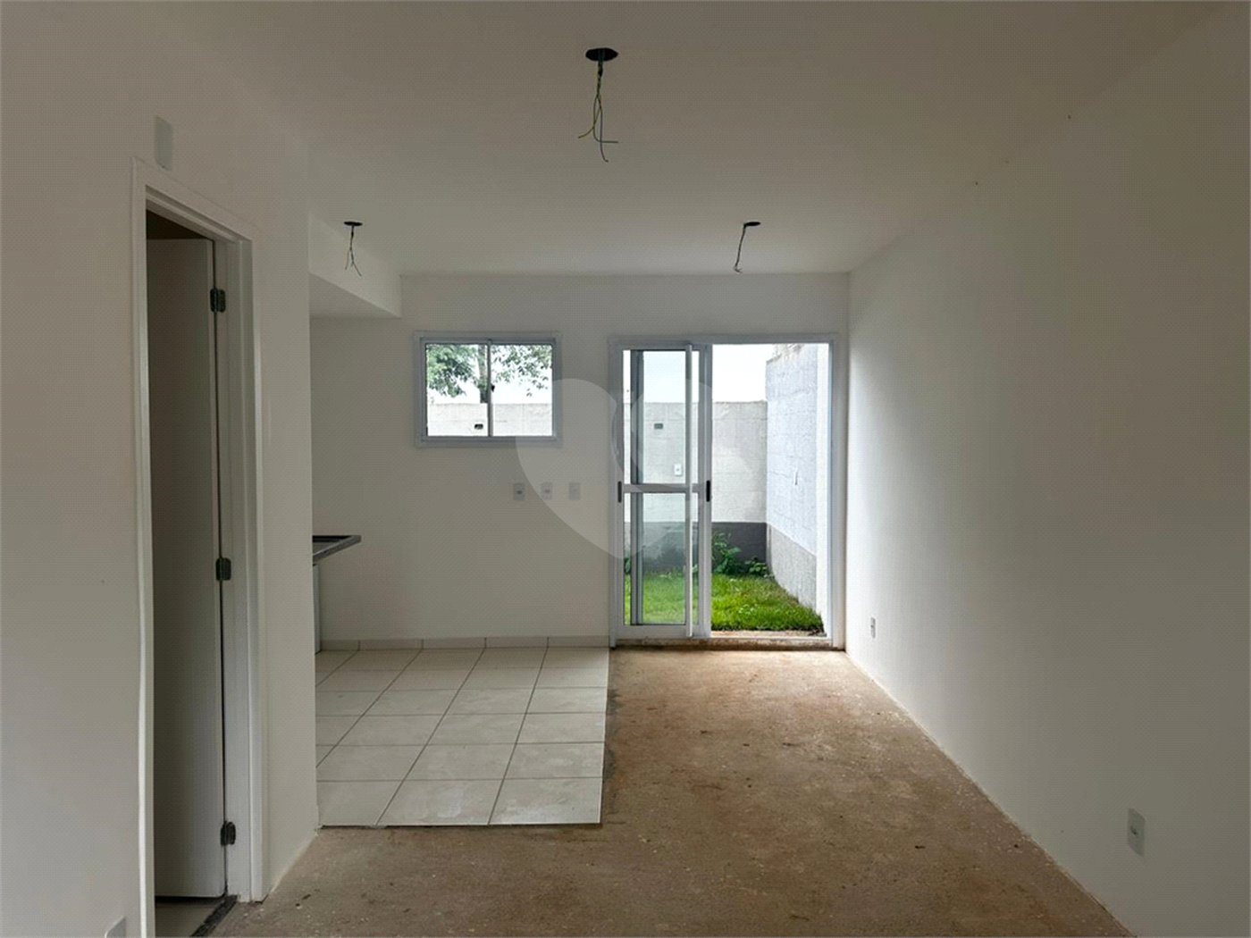 Casa à venda com 2 quartos no condomínio Vila das Paineiras, Suzano - SP