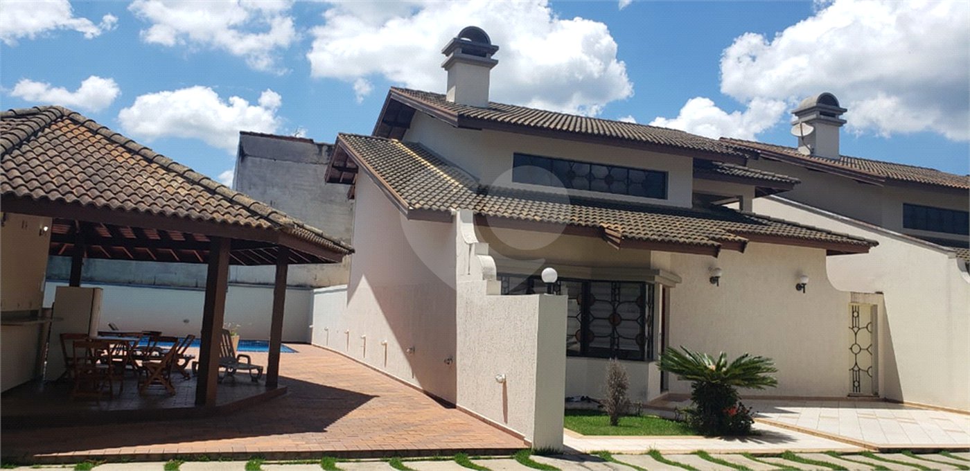 Casa para alugar com 3 suítes no condomínio Jardim Siriema, Atibaia - SP